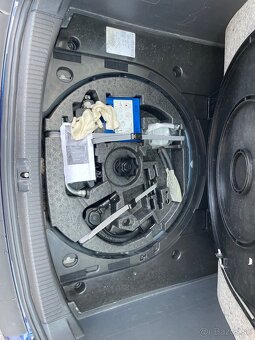 Volkswagen Touran 2.0 TDI DSG WEBASTO r.v.2007 - 18