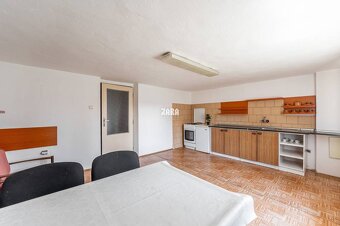 GYŇOV: Priestranný tehlový 6 izbový  rodinný dom, pozemkok 6 - 18