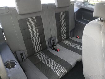 Volkswagen Touran 7-miestný - 18