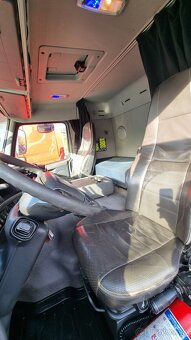 Volvo FMX 500 Strieborný - 18