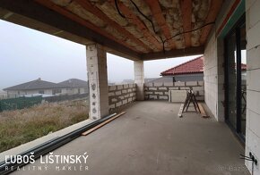 REZERVOVANÝ - Rodinný dom s úžit. ploch. 300m2, obec Nemešan - 18
