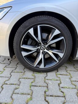 Predám Volvo V60 R DESIGN,D4, AWD, AT8, r.v. 2020 - 18