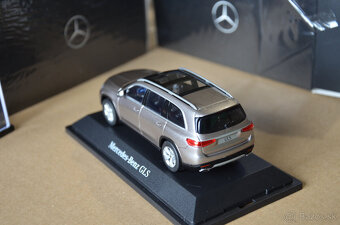 1:43 Mercedes - 18