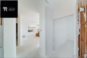 MOŽNOSŤ VIDIEŤ  - Novostavba 4-izbového RD obec Červeník, ok - 18