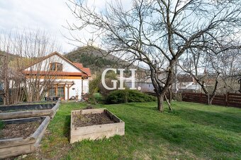 REZERVOVANÉ Unikátny 4i rodinný dom s výhľadom na Hrad Krásn - 18