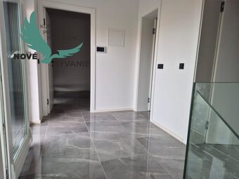Novostavba domu s bazénom a výhľadom na more v Chorvátsku na - 18
