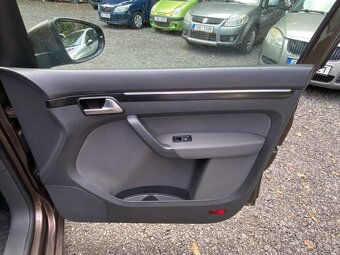 VW Touran 1.4 TSI 103 kW Highline 2010 xenony tažné serviska - 18