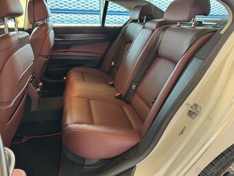 BMW 750xd Facelift SR Auto 4x4 rok 2013 - 18