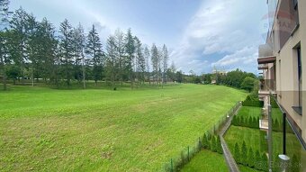 Predaj 3-izbový apartmán 81 m2, balkón 18 m2, výťah, garážov - 18