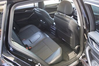 BMW 520d xDrive Touring z roku 2018 - 18
