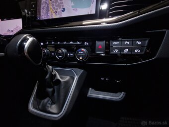 VW Multivan 2,0 4MOTION 150kW Automat HIGHLINE Virtual Koža - 18