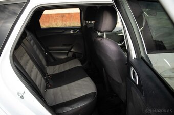 Kia Ceed SW 1.5 T-GDi Silver 1. majitel v záruke. - 18