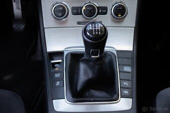 Volkswagen Passat b7 Variant 2.0 TDI Highline - 18