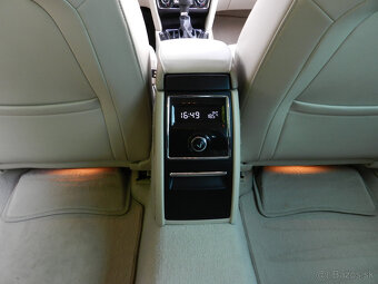 Škoda Superb Combi 3.6 FSI V6 4x4 Elegance DSG - 18