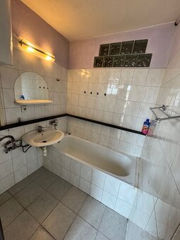 PREDAJ 3 - IZBOVÝ TEHLOVÝ BYT BLÍZKO CENTRA MESTA - 18