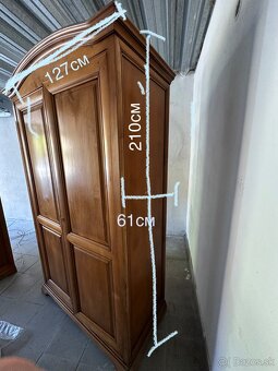 Kvalitný masívny nábytok – skriňa, polica a TV stolík (Košic - 18