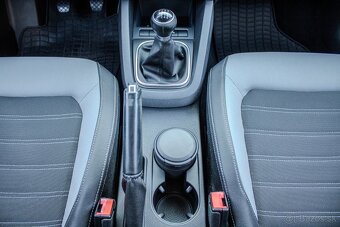 Volkswagen Jetta 2.0 TDI Highline - 18