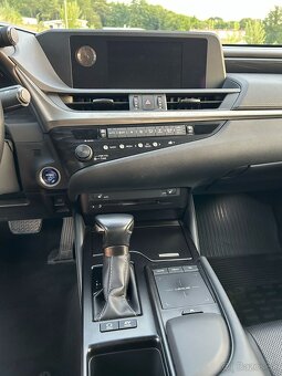 LEXUS ES300h, 1.majiteľ - 18