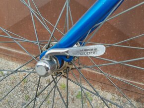 Cestný bicykel - 18