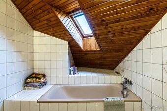 BEDES | rodinný dom 182m2, pozemok 802m2, 2x balkón, terasa - 18