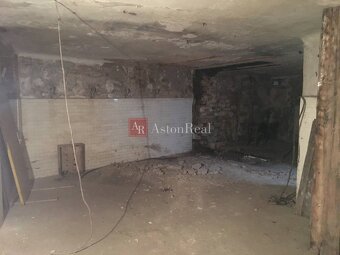 NA PREDAJ: veľký polyfunkčný dom v historickom centre mesta - 18