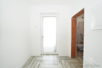Bungalov 4 izb., blízko hrádze obec Kalinkovo, 534 m2 - 18