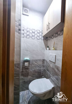 Na predaj moderne zrekonštruovaný 3-izbový byt so záhradou a - 18