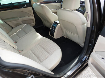Škoda Superb kombi 2,0 TDi DSG rok 2013 - 18