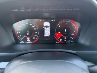 Volvo XC90 2.0 B5 Drive-E Momentum Pro AWD A/T 7m DPH - 18