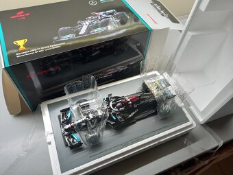 F1 MERCEDES W12 HAMILTON VÍTĚZ GP RUSKA 2021 SPARK 1:18 - 18