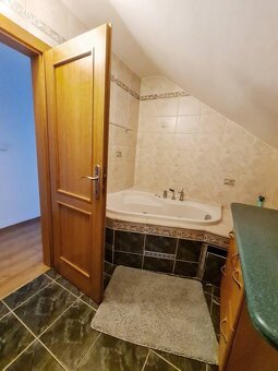 6-izb. RD Stupava, TOP lokalita, pri parku, vonkajší bazén,  - 18