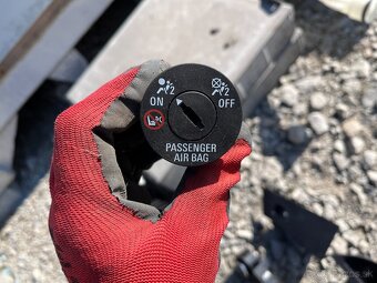 Opel Astra J 09-15 diely interiéru radio,packy,panel,vypínac - 18