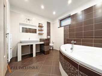 ALL INCLUSIVE | NA PREDAJ ÚTULNÝ RODINNÝ DOM S JAZEROM, HORN - 18