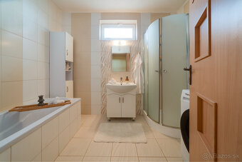 Príjemný dvojgeneračný rodinný dom | 1794 m² | Šemša - 18