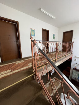 LEN U NÁS Reality KOMPLEX s.r.o. Vám ponúka 6-izbový r - 18