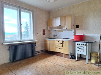 Dom v pôvodnom stave na krásnom pozemku (2130m2) v malej d - 18