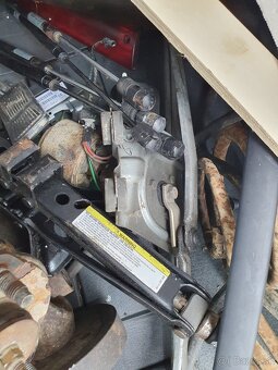 Rozpredám Jeep Cherokee KJ - 18