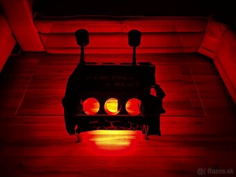 Stôl z motora Mercedes-Benz V6 - 18