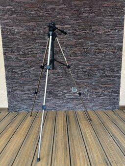 Canon EOS 1200D + statív Velbon CX-460 + prísluše - 18