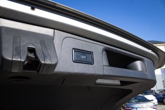 Volkswagen Passat Variant 2.0 BiTDI Highline 4Motion DSG - 18