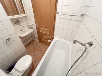 Trojposchodový, veľkorysý objekt na bývanie, vhodný na obcho - 18