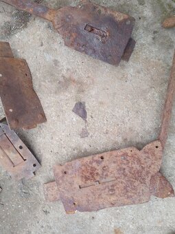 Olejničky.kopyto.nadoby.zamky - 18