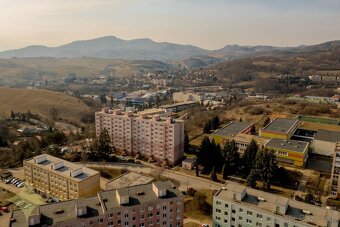 REZERVOVANÉ - Na predaj 2-izbový byt v Banskej Štiavnici, sí - 18