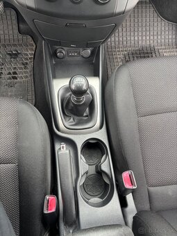 Hyundai i30 1.4 benzín (80 kW) – 2009 ročník - 18
