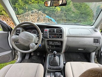 Suzuki Grand Vitara 2.5 V6 ABS - 18