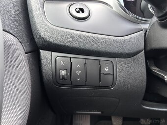 Kia Ceed SW JD 1,6 CRDi M6 SILVER - 18