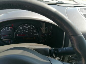 NISSAN TITAN V8 - 18