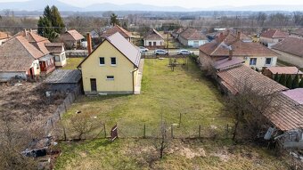 RD s garážou, gazdovský dom, pozemok 2390 m2 - MÉRA - 18