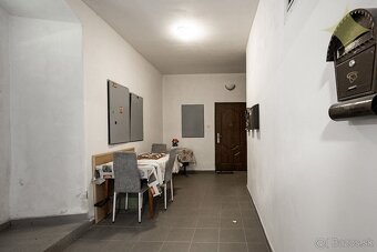 ►Veľký Apartmán 3+1izb. so záhradou a chatkou v hist. budove - 18