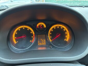 Opel Corsa 1.0i, 48 kW, manual - 18